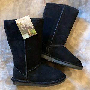 NWT - BearPaw - Cloud II Women’s Boots, Size 8